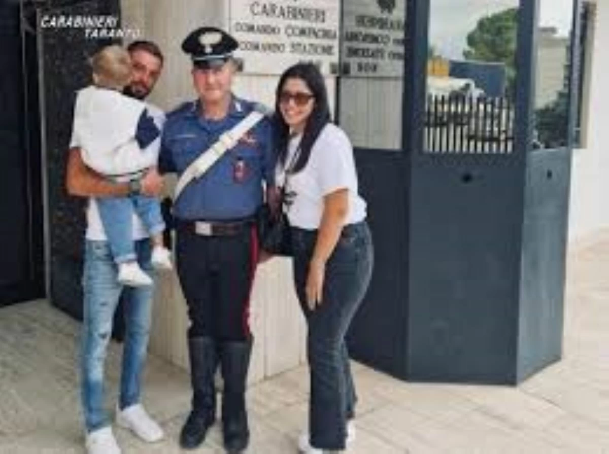 Puglia, bambino di tre anni per strada rischia di soffocare per un pezzo di cioccolata, intervengono i carabinieri e lo salvano