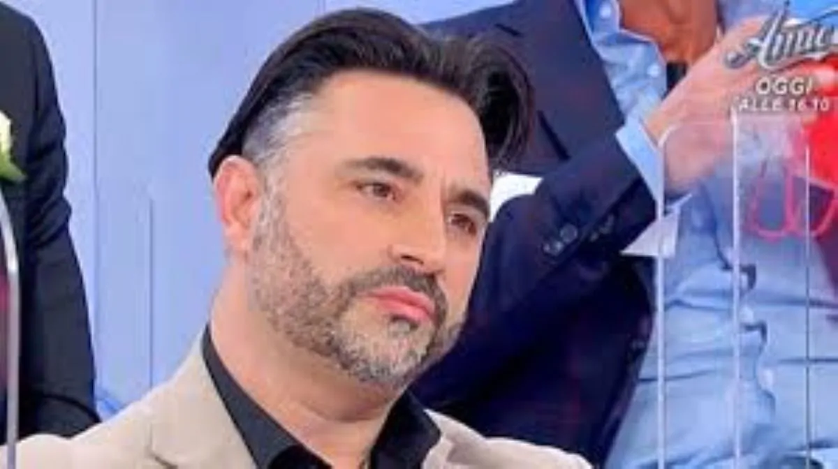 Ex tronista di Uomini e Donne denunciato: lavorava come neurologo senza averne i requisiti