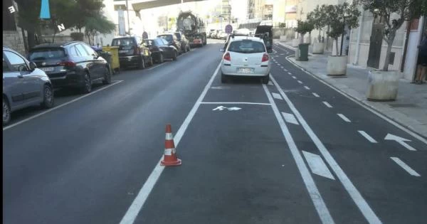 L’amministrazione comunale di Bari ha deciso di rimodulare la pista ciclabile di viale Japigia, rendendola a senso unico e in sede protetta, tra viale Magna Grecia e via Apulia.