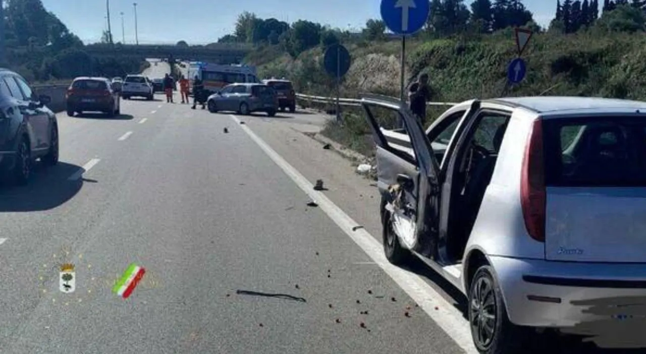 Tragedia sulla tangenziale Est di Lecce: Gianni Monittola, 47 anni, muore travolto da un'auto mentre era a bordo strada.