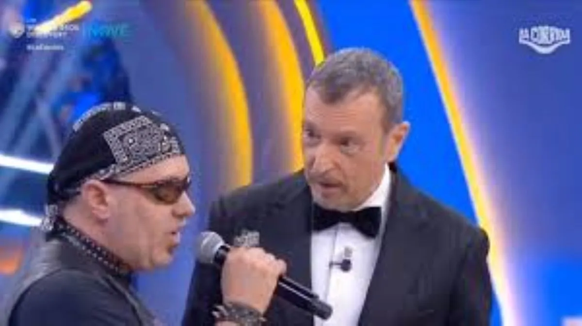 La Corrida, la battuta di un concorrente gela Amadeus: “Qui soldi non ne scuciono, alla Rai sì”