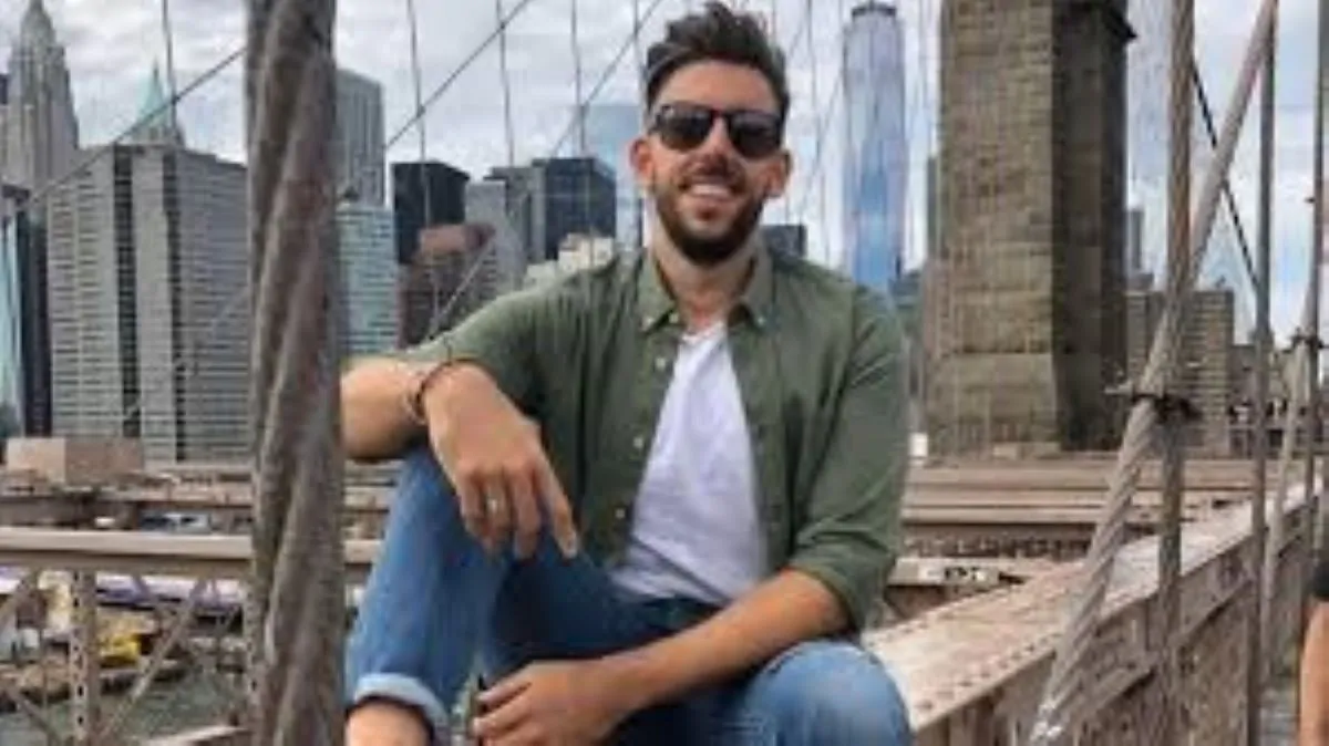 Va in una concessionaria per acquistare una macchina e poi all’improvviso dice: “Mi sento male”, si accascia a muore, addio al 38enne Alessandro Da Tos