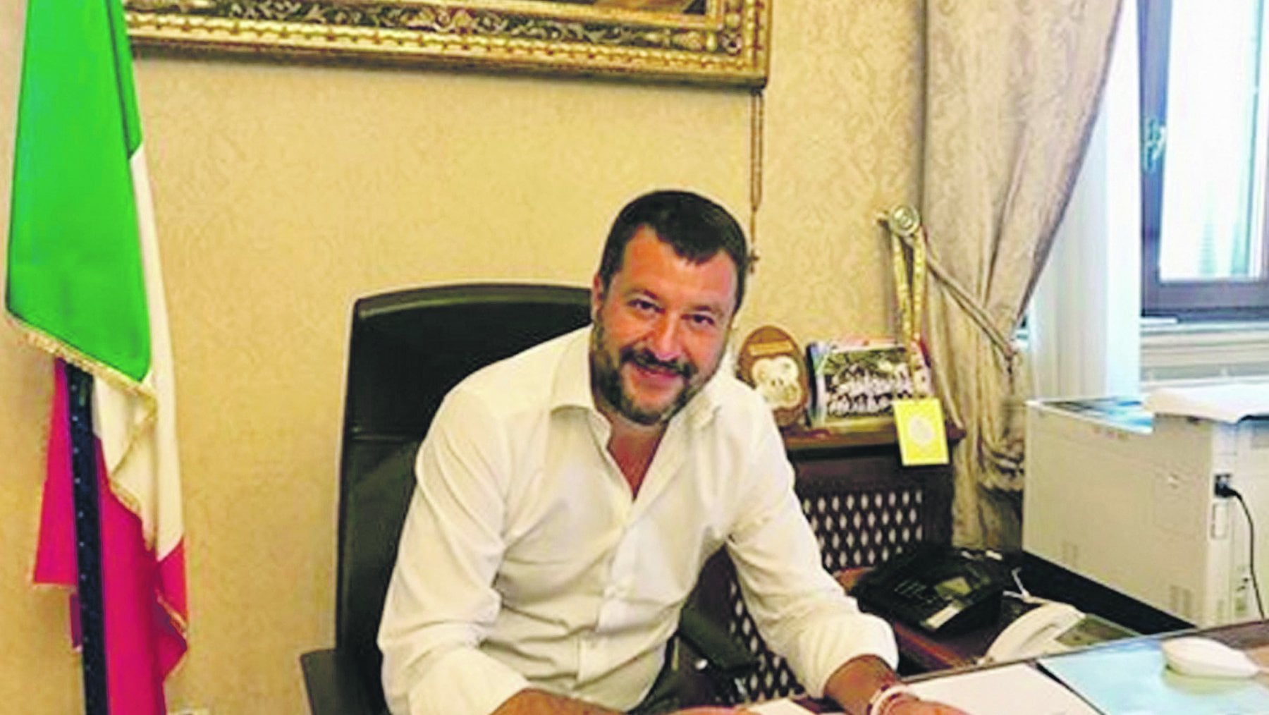 Il leader della Lega difende il colloquio con il vicepresidente Usa e ribadisce il no al riarmo durante un intervento alla scuola politica del partito.