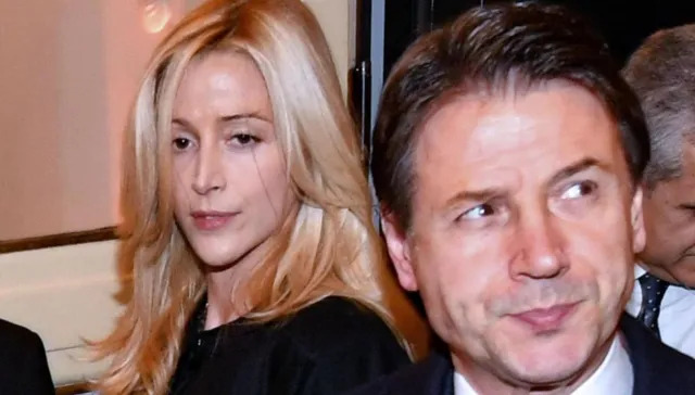 I renziani sollevano interrogativi sui debiti fiscali di Olivia Paladino, compagna di Giuseppe Conte, e invitano l'ex premier a chiarire la vicenda.