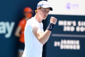 Jannik Sinner parla alla vigilia degli US Open dopo il ritiro a Cincinnati: “Ho avuto un virus, sto meglio ma serviranno ancora un paio di giorni”.