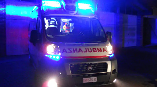 Scontro frontale tra due auto sulla provinciale in territorio di Trani: due donne perdono la vita, altre due persone sono ricoverate in gravi condizioni.