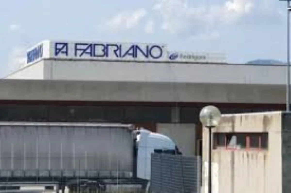 Fabriano: chiusa la storica linea F3, cassa integrazione per 174 dipendenti