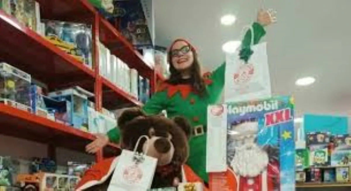 Uomo 35enne nigeriano acquista giocattoli per 350 euro e poi dice al negoziante: “Regalali a chi ne ha bisogno”