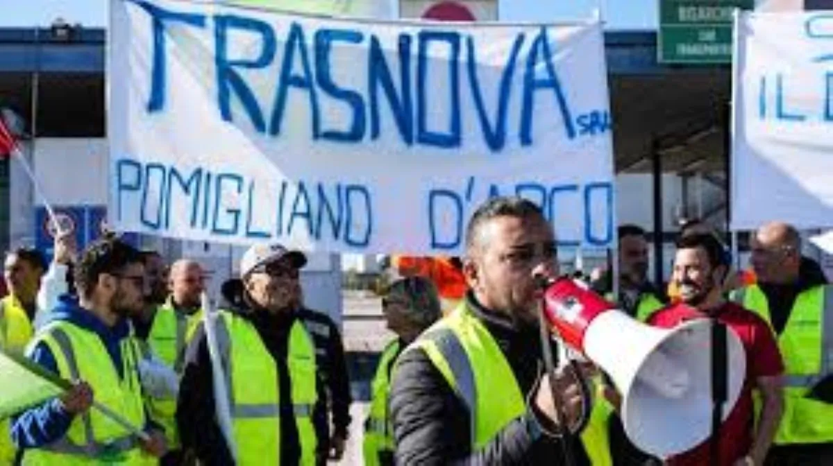 Trasnova, la lettera commovente della figlia di un operaio licenziato: “A Natale non voglio regali, voglio solo che smetti di piangere e torni a sorridere”