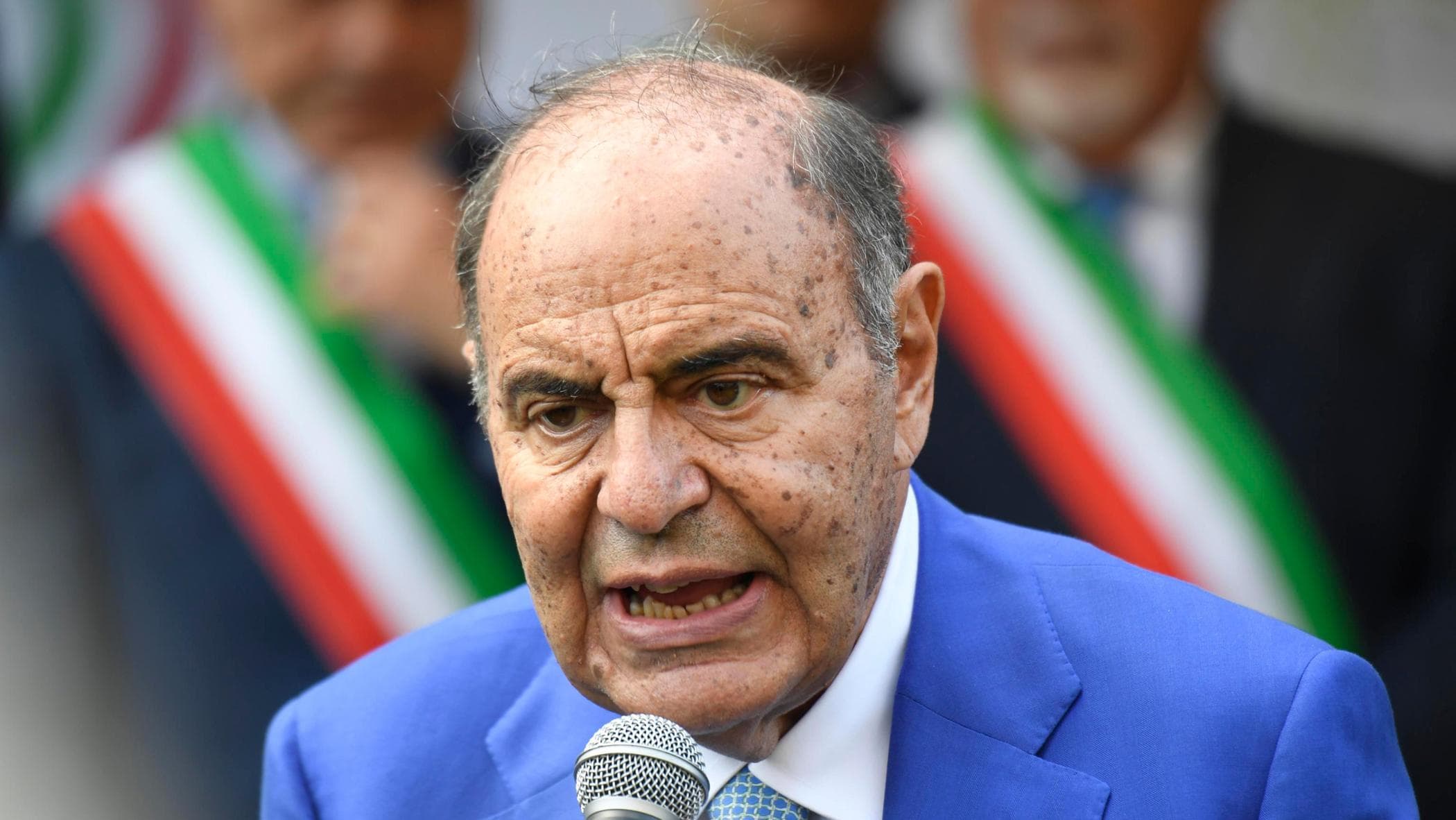 L’intervista di Cecilia Sala a Fabio Fazio ha scatenato polemiche, soprattutto per l’assenza di un ringraziamento diretto al governo Meloni per la sua liberazione.