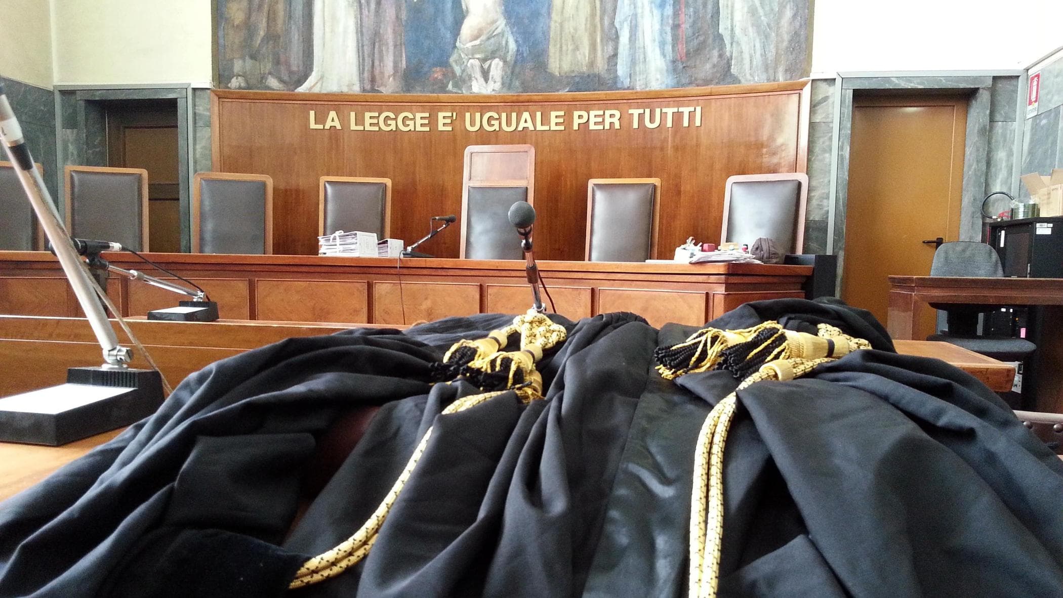 A Lucca, un uomo coinvolto in un grave incidente su un motorino rubato ha chiesto un risarcimento al legittimo proprietario. Il Tribunale respinge la richiesta.