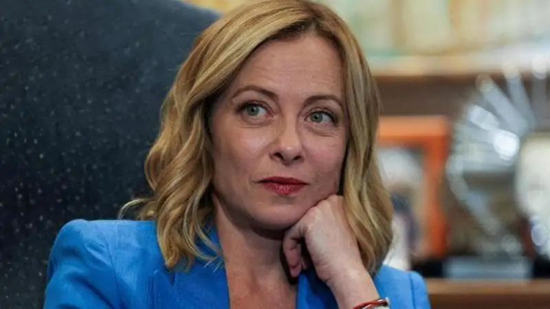 Gli ultimi sondaggi politici mostrano un calo nei consensi per Giorgia Meloni, Elly Schlein e Matteo Salvini, ma i dati sono stati raccolti prima dell’annuncio dell’indagine che coinvolge la premier e altri membri del governo. L’impatto politico potrebbe emergere nei prossimi giorni.