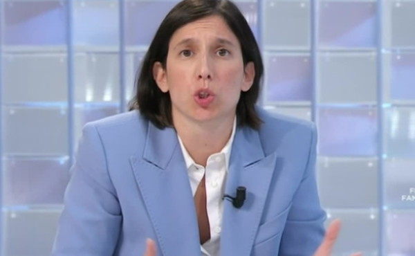 Il governo Sanchez vara la riduzione dell’orario di lavoro, il Pd incalza la maggioranza: "Si può fare anche in Italia"