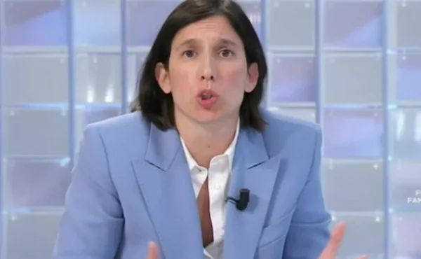 Il governo Sanchez vara la riduzione dell’orario di lavoro, il Pd incalza la maggioranza: "Si può fare anche in Italia"