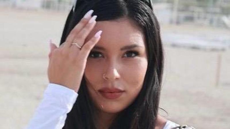 Alysia, 23 anni, è stata adottata da bambina e ha sempre desiderato ritrovare le sue origini. Grazie a un appello online, ha rintracciato la madre biologica in Ecuador e presto incontrerà anche il padre in Polonia.