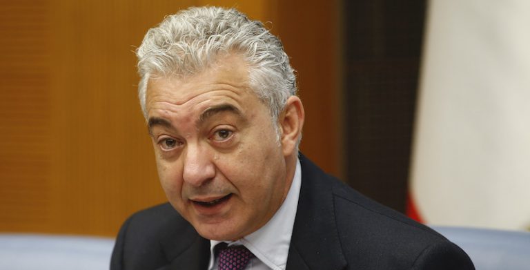 Domenico Arcuri, ex commissario straordinario per l'emergenza sanitaria Covid-19, è stato assolto dal Giudice per l'udienza preliminare di Roma dall'accusa di abuso d'ufficio nel processo riguardante l’acquisto delle mascherine importate dalla Cina all’inizio della pandemia