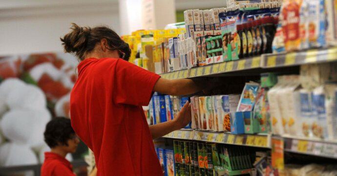 Una lavoratrice del settore commercio racconta a Parmatoday le difficili condizioni di lavoro in un centro commerciale di Parma, tra stipendi bassi e contratti precari.