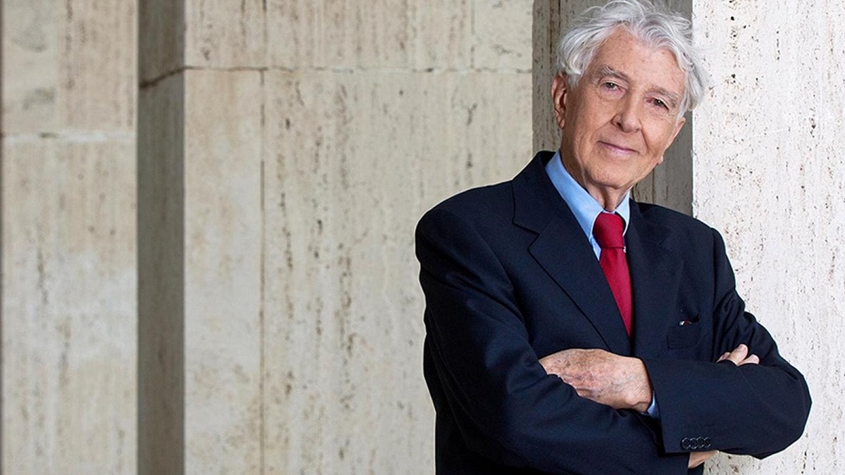 In un’intervista al Corriere della Sera, Corrado Augias riconosce il talento politico di Giorgia Meloni e stronca la leadership di Elly Schlein.