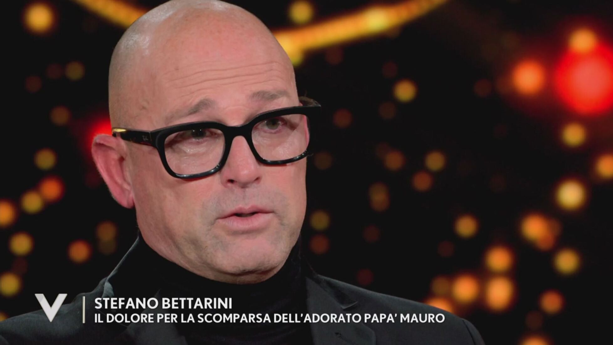 Ospite a Verissimo, Stefano Bettarini ricorda il padre Mauro, scomparso di recente, e riflette sul rapporto con i figli, l’amore e la televisione.