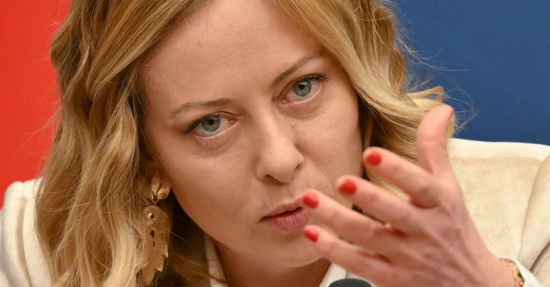 Il successo diplomatico in Iran premia il partito di Giorgia Meloni, che guadagna lo 0,7% e consolida la leadership nelle preferenze degli italiani.