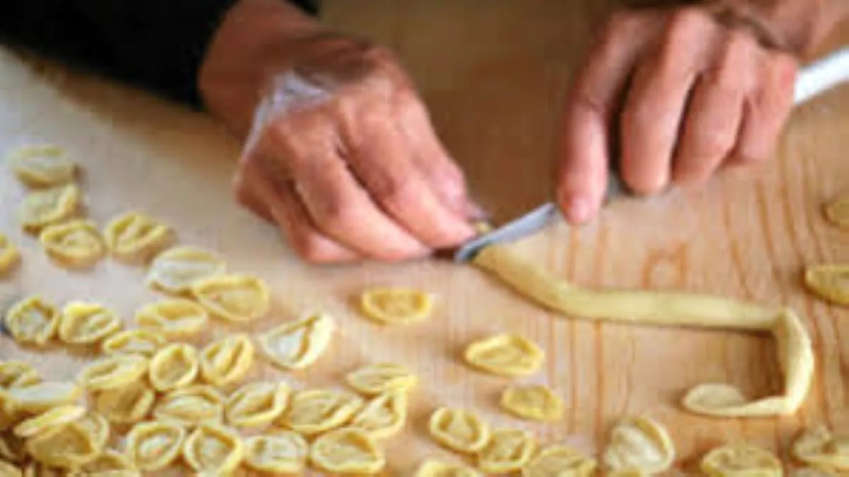 Le pastaie di Bari Vecchia iniziano il corso sulla sicurezza alimentare: “E’ giusto, vogliamo rispettare le regole”