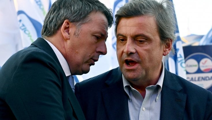 Matteo Renzi ha partecipato a un evento a Miami, promosso dal fondo sovrano saudita Future Investment Initiative (FII), durante il quale ha assistito al lungo intervento di Donald Trump. Le sue parole hanno suscitato forti reazioni, con Carlo Calenda che ha criticato duramente la scelta dell’ex premier.