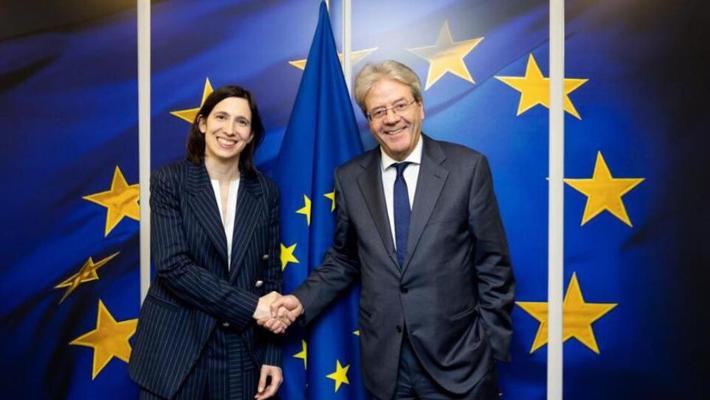 La proposta di scorporare le spese militari dal Patto di Stabilità fa emergere divisioni nel centrosinistra. Guerini e Gentiloni avvertono il Pd, Fratoianni attacca.