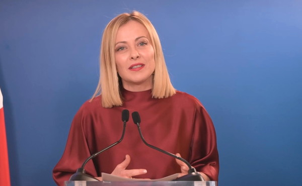Dopo il suo intervento al Cpac di Washington, la premier Giorgia Meloni è stata protagonista di un curioso fuorionda: con il microfono ancora acceso, ha esclamato in dialetto romanesco "Volevo morì", commentando il suo discorso.