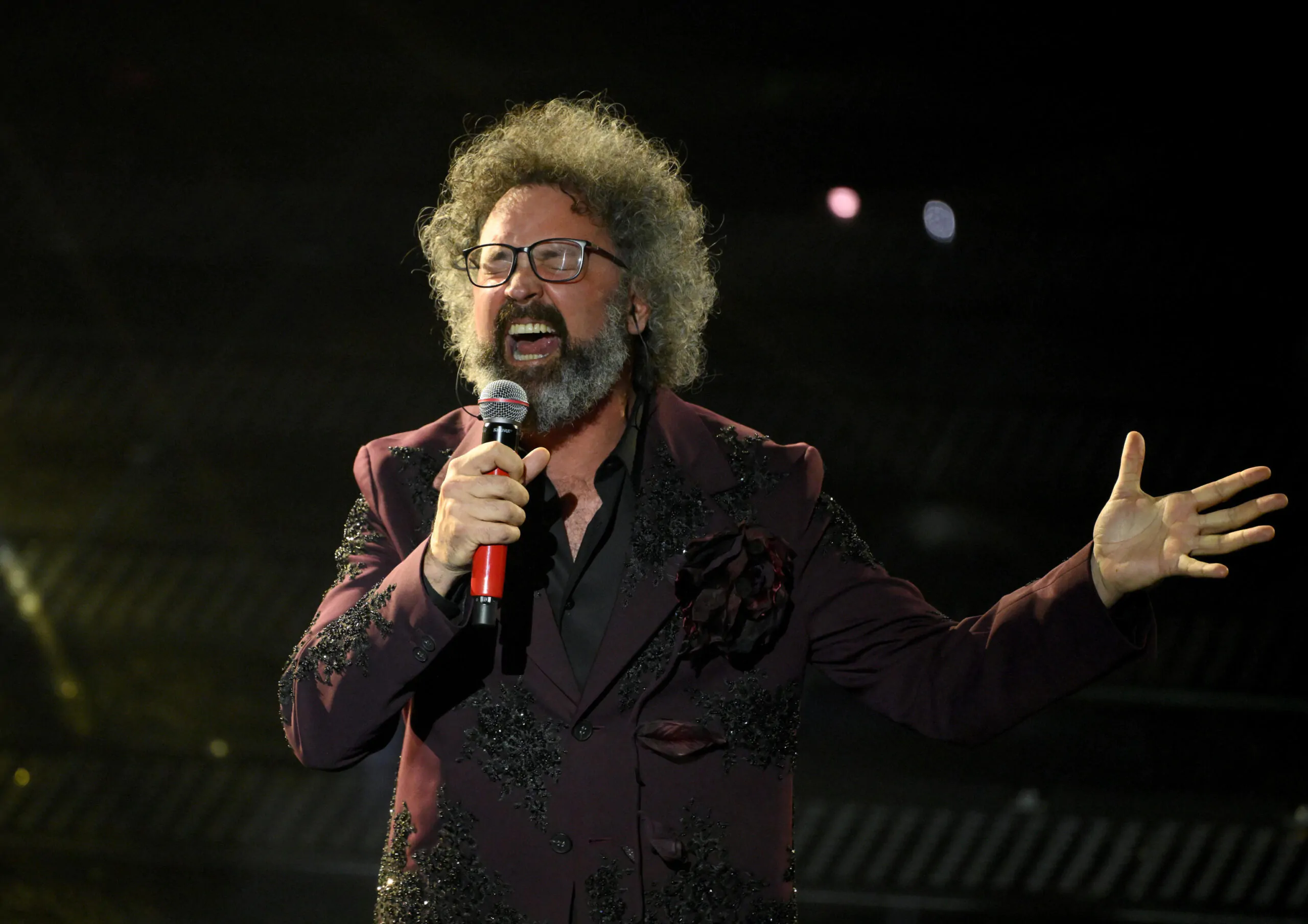 Vecchie dichiarazioni di Simone Cristicchi tornano a galla durante il Festival di Sanremo 2025, scatenando il dibattito sui social. A riportarle è Selvaggia Lucarelli, riaccendendo polemiche su maternità surrogata, foibe e politica.