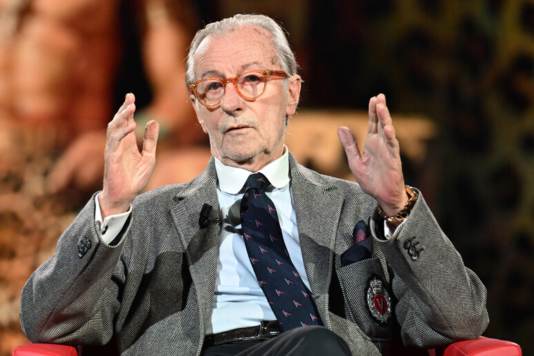 In un editoriale su IlGiornale.it, Vittorio Feltri critica duramente Ilaria Salis, deputata europea nota per il suo impegno sui diritti umani. Le sue parole riaccendono il dibattito sulla riforma del sistema carcerario.