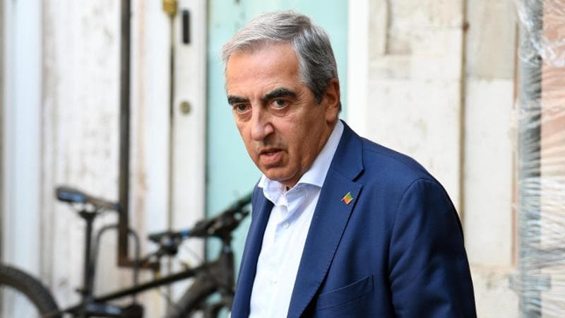 Il presidente dei senatori di Forza Italia attacca la Corte di Cassazione dopo la sentenza sul caso Diciotti e invita i magistrati a evitare interferenze politiche.