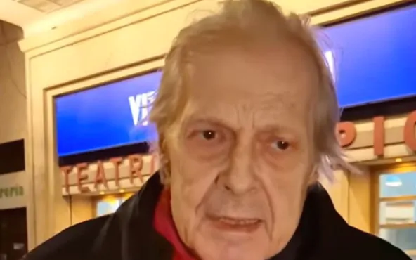 Il critico d'arte racconta il suo momento difficile: "Ho perso parecchi chili, vedo male e passo molto tempo a letto. Non avevo mai sofferto di questa malinconia".