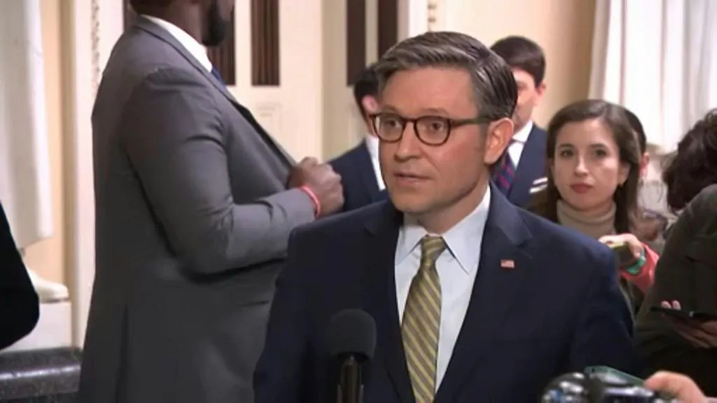 Lo speaker della Camera Usa, Mike Johnson, ha dichiarato che il presidente ucraino Volodymyr Zelensky dovrebbe dimettersi se non accetta un accordo sui minerali rari e non pone fine alla guerra.