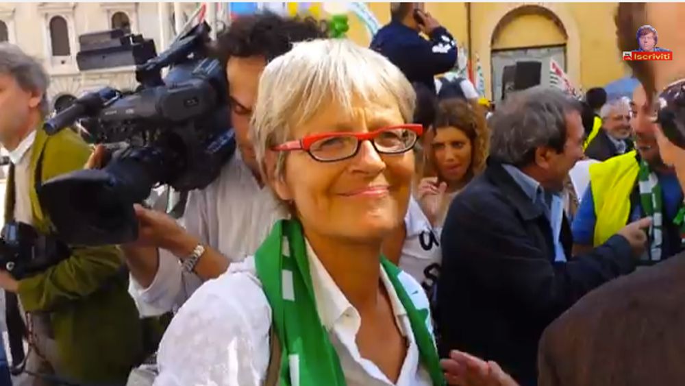 La senatrice Annamaria Furlan annuncia l’addio al Pd e aderisce a Italia Viva. Al centro della decisione, le divergenze sul salario minimo e la partecipazione dei lavoratori.