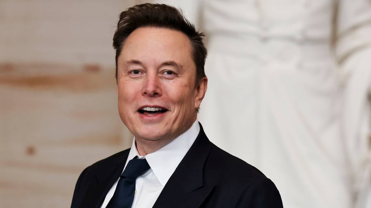 Elon Musk risponde duramente al ministro degli Esteri polacco, che ha criticato il ruolo di Starlink nel conflitto ucraino. Trump lo difende: "Un vero patriota".