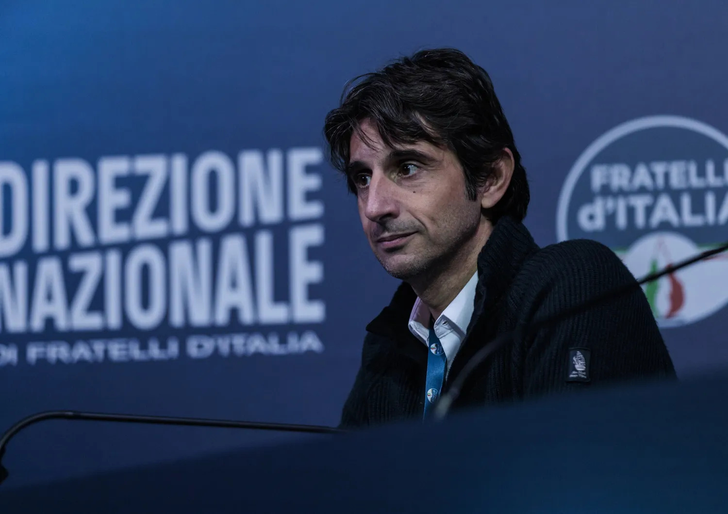 Il dirigente di Fratelli d’Italia replica alle domande sul rapporto con Trump e interviene sullo scontro con il giornalista del Fatto Quotidiano.