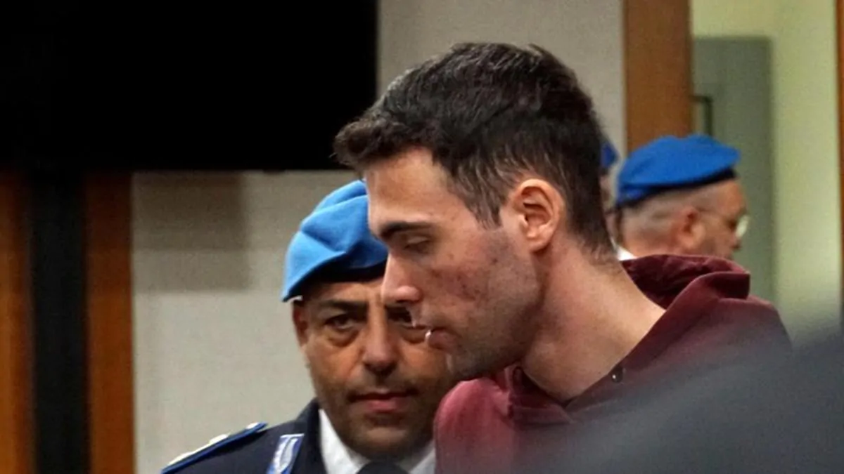 Filippo Turetta, condannato all’ergastolo per l’omicidio di Giulia Cecchettin, è stato trasferito nella zona di media sicurezza del carcere di Verona, lasciando la sezione “protetti” in cui si trovava dal suo arresto. La decisione è stata presa a causa del sovraffollamento e per consentire al detenuto di proseguire il percorso di recupero in altre aree. Tuttavia, i suoi avvocati esprimono preoccupazione per il trasferimento e hanno chiesto che venga rivalutata la sua collocazione.