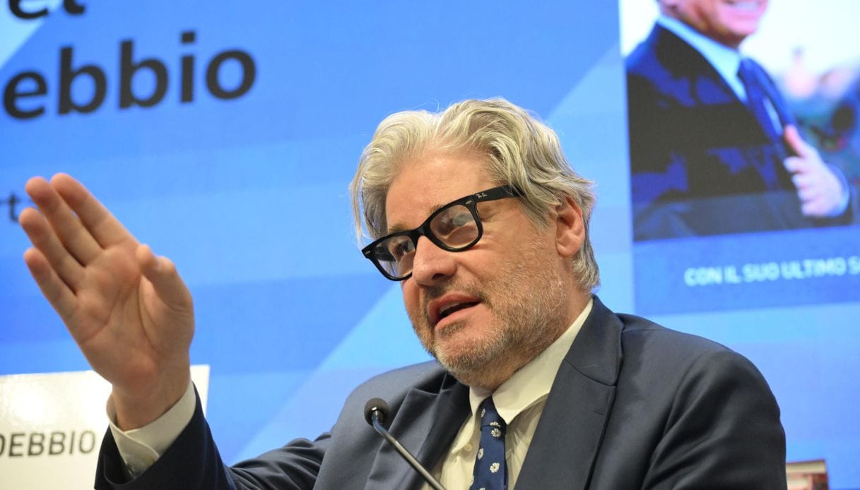 A Dritto e Rovescio scoppia la polemica: Paolo Del Debbio replica duramente a Massimo Giannini dopo le parole su Romano Prodi e Lavinia Orefici.