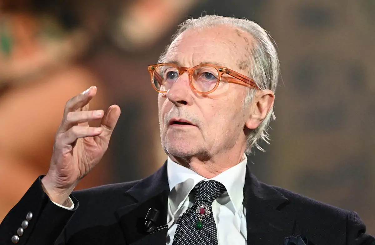 Il giornalista attacca duramente la parlamentare europea, scatenando polemiche sul suo tono e sulle sue dichiarazioni.