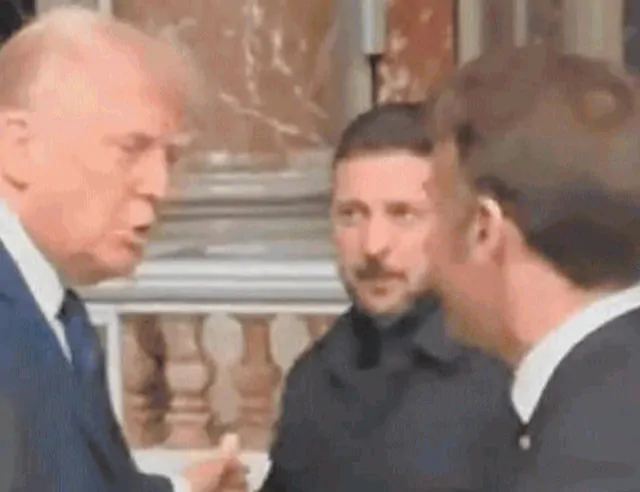 Durante l'atteso incontro nella Basilica di San Pietro, Donald Trump ha respinto Emmanuel Macron per consentire un confronto diretto con Volodymyr Zelensky.