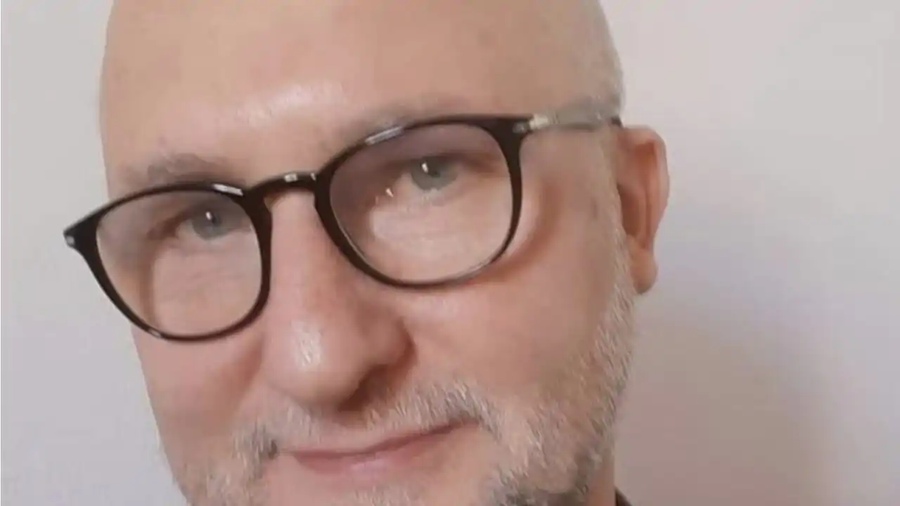 Il dirigente del ministero della Giustizia in Emilia-Romagna e Marche finisce al centro delle polemiche per contenuti pubblicati sul suo canale Telegram dopo la morte del Papa.