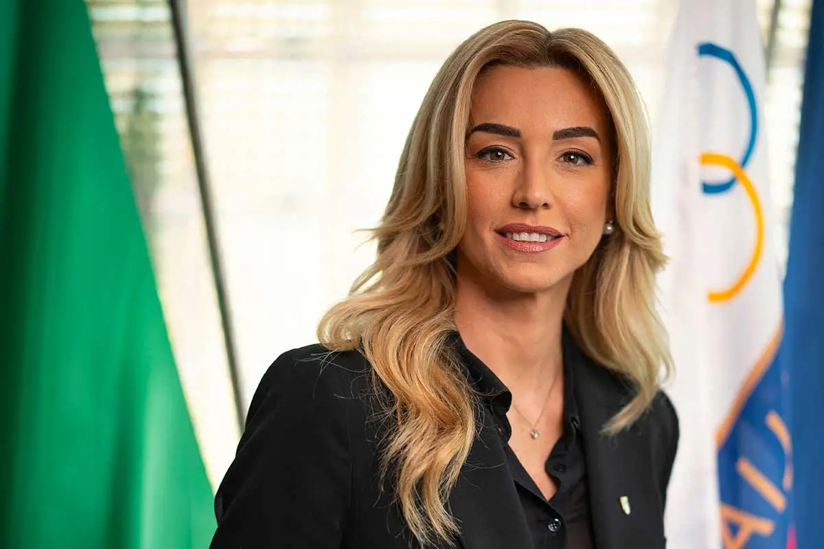 Maurizio Gasparri attacca Silvia Salis definendola "carina" ma inesperta: scoppia la polemica a Genova a poche settimane dalle elezioni comunali.