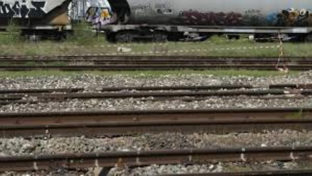 Puglia, 46enne travolto da un treno rimane incastrato tra i binari, è in ospedale in condizioni critiche