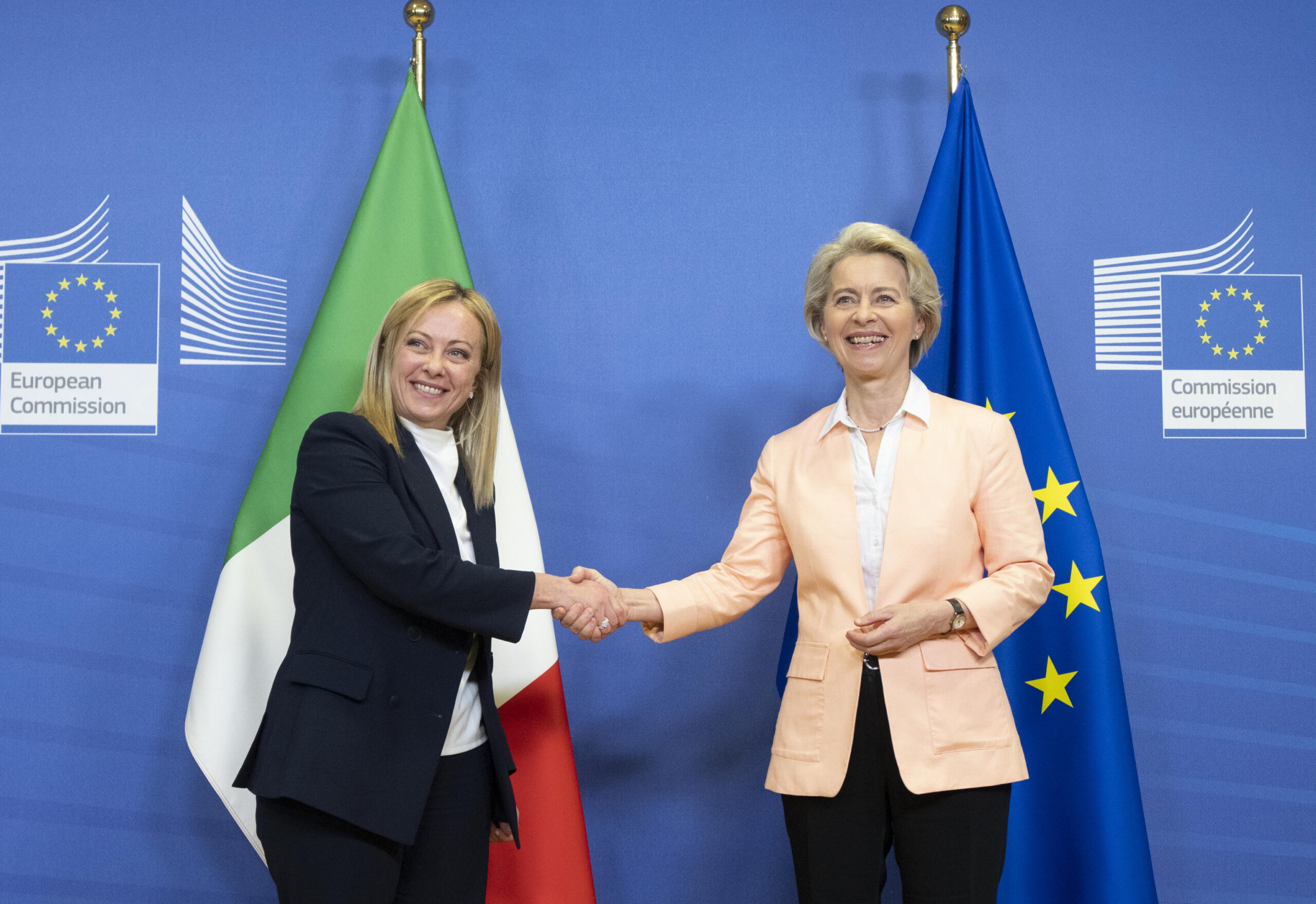Dalla Commissione europea arriva un’apertura alla missione di Meloni negli Stati Uniti: positivo il dialogo con Trump, in attesa di nuovi sviluppi diplomatici.