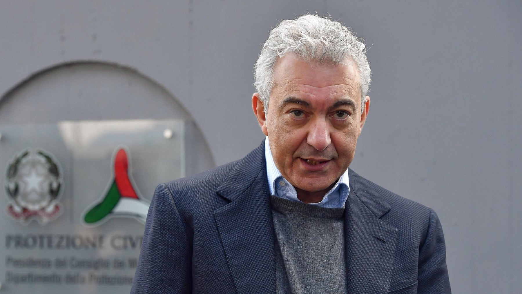 Fratelli d’Italia accusa Palazzo Chigi: “Furono avvertiti del pericolo, ma continuarono a distribuire mascherine non idonee. Serve verità, non insabbiamenti”