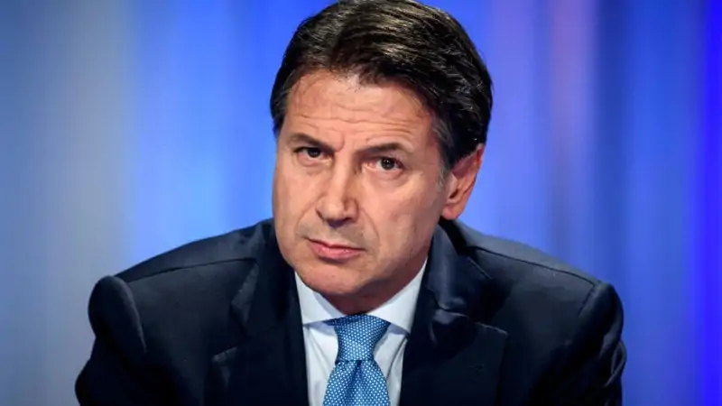 Fratelli d’Italia contro Giuseppe Conte: “Basta mangiatoie grilline, il Superbonus ha drogato il mercato e devastato i conti dello Stato”