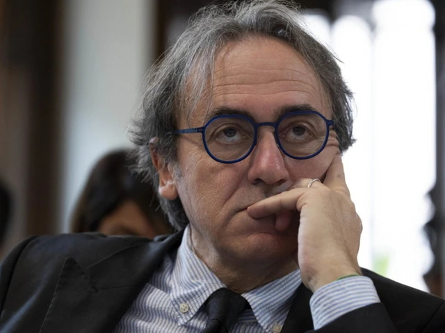 Il leader dei Verdi commenta il primo discorso di Papa Leone XIV e accusa il governo di complicità e silenzio sulla crisi in Palestina
