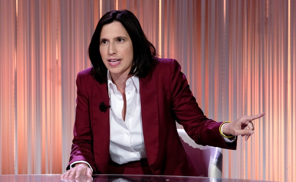 Elly Schlein ribadisce il pieno sostegno ai cinque sì e rinvia l’ipotesi di congresso anticipato. I riformisti si spaccano sulla linea ufficiale.
