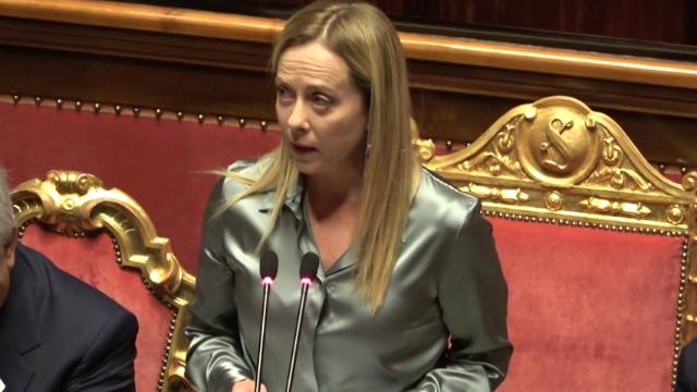 Schlein attacca la sanità pubblica e accusa il governo di smantellarla, Meloni risponde con i dati sul Fondo sanitario e rilancia il nuovo Piano nazionale.