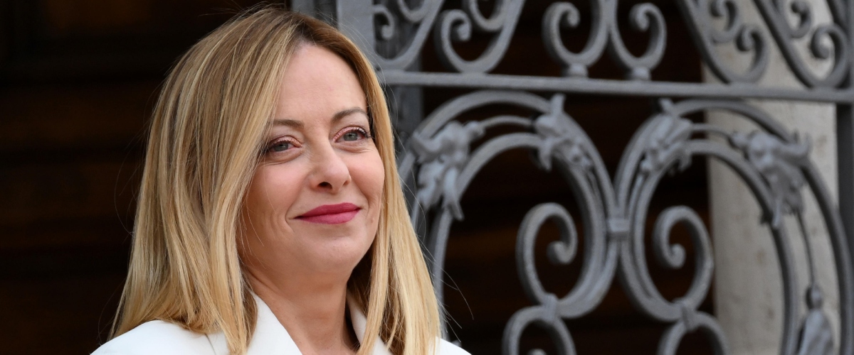 I sondaggi di aprile premiano Fratelli d’Italia e l’intera maggioranza, mentre il Pd registra un calo costante e tocca il punto più basso dell’ultimo anno.